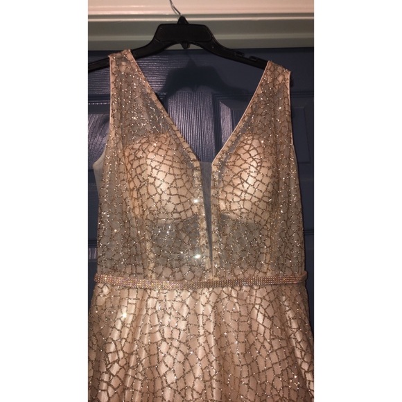 Gold dress - Picture 3 of 3